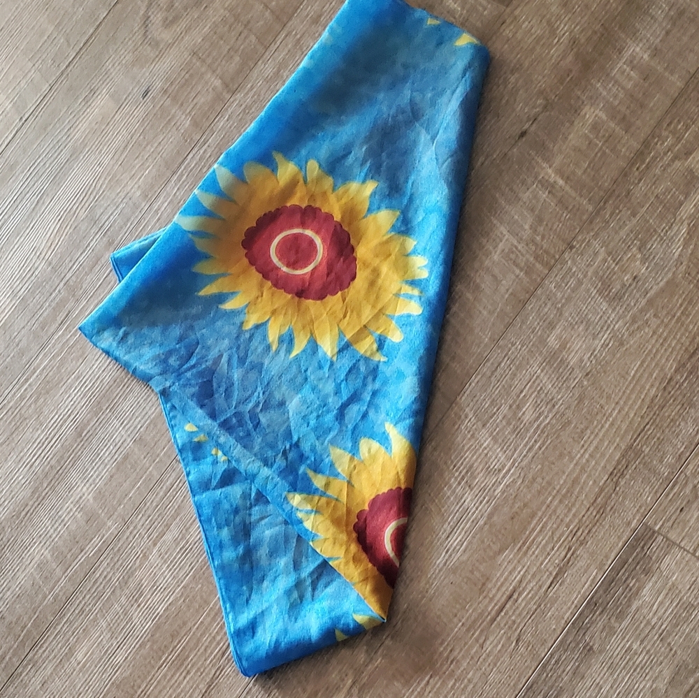 Sarong or Shoulder Wrap Sunflower Design ⚜️💙⚜️ - Picture 2 of 7